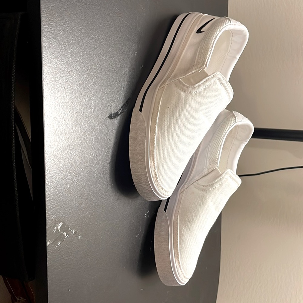 Nike women’s slide on tennis shoes